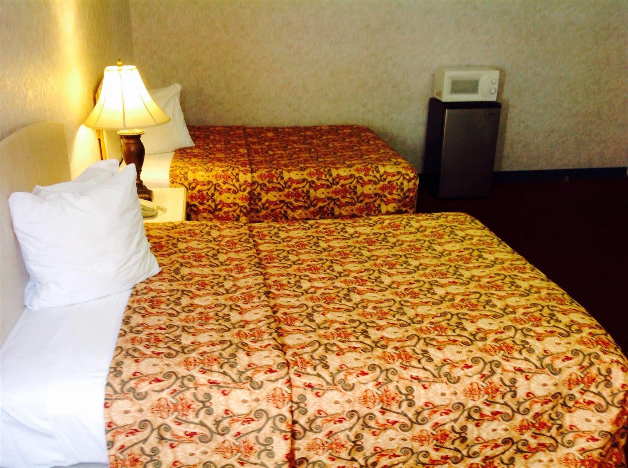 Red Carpet Inn & Suites Hammonton Nj Route-30E Exterior photo